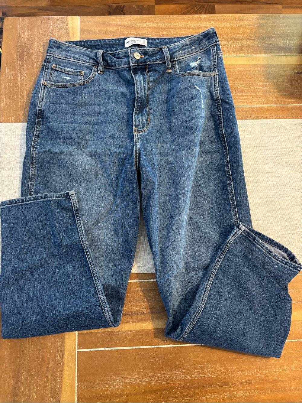 Abercrombie The Mom High Rise